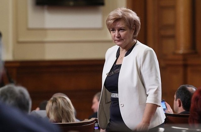 Стоянова: Заложеният 0,8% растеж на икономиката в бюджет 2015 е реален