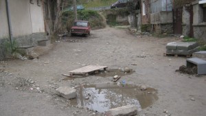 Дупничани молят общината за плочки сега газят кал