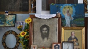 Подменят икони изографисани от известен български творец