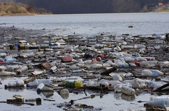 269 000 тона пластмасови отпадъци плават в океаните по света