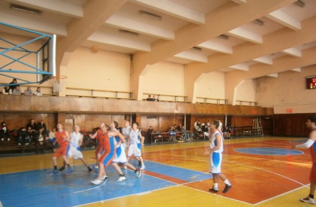 Кадетите на Велбъжд 2002 с победа и загуба, 12- годишните момчета с 2 поражения