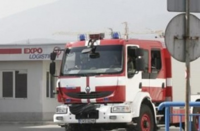 Огнеборци пак отводняваха приземни етажи