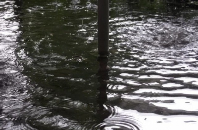 Язовирите се изпускат контролирано, няма сигнали за критични водни нива