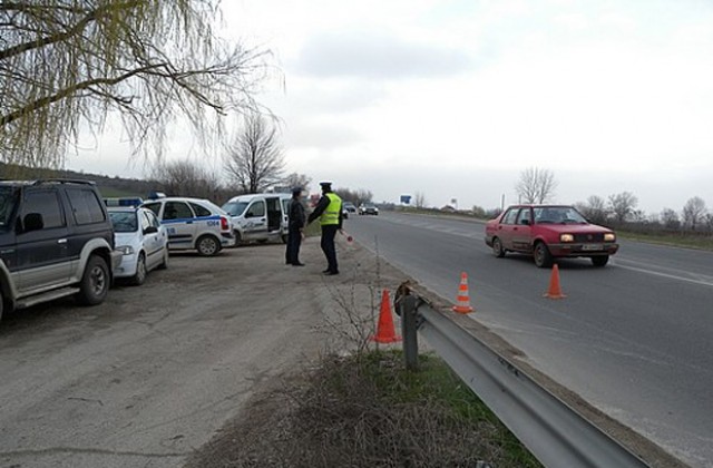 Камион мина през крака на водач