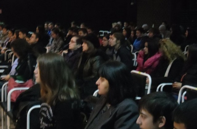 Младежи обсъждаха как да се защитят в интернет