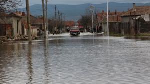 Нивото на водата в Нова махала започна да спада
