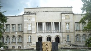 Подменят дограмата на Художествената галерия със средства от Красива България