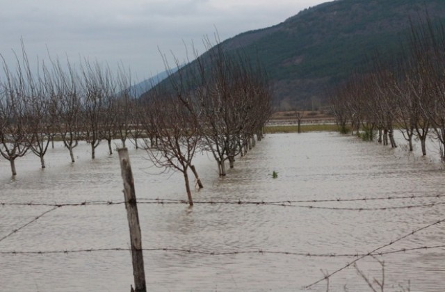 Нивото на река Тунджа в Ямбол спада, край Елхово се задържа високо