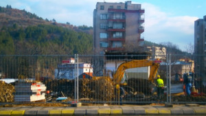 Глобяват фирма замърсила улица след сигнал на 112