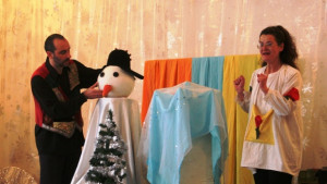 Дядо Коледа пристига на сцената на Театър Весел