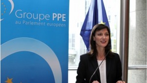 Мария Габриел ще ръководи новосъздадена Работна група по пчеларството в