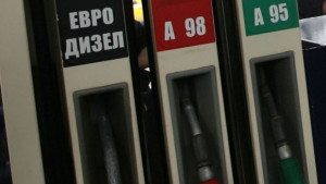 Цената на бензина може да падне до 215 лева за