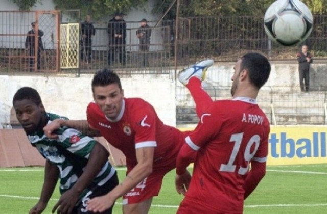 Ще свали ли Черно море ЦСКА от върха?