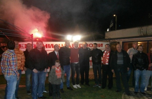 Футболисти и ръководството на ЦСКА почетоха рождения ден на фен клуб Червени шампиони - Кюстендил