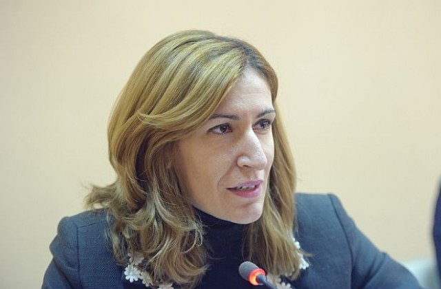Министър Ангелкова иска механизъм за реални статистически данни за туризма