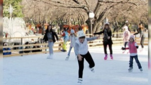 Ледена пързалка радва старозагорци