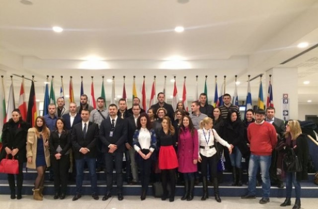 Младежи от ББЦ посетиха ЕП по покана на евродепутата Николай Бареков