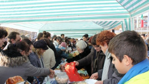 За 15 минути разграбиха 15килограмовата баница 106 в Коледна трапеза