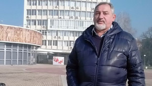 Трима на протест срещу банките в Димитровград