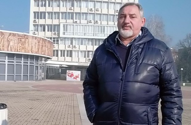Трима на протест срещу банките в Димитровград