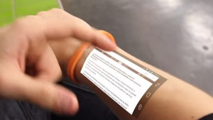 Гривна превръща китката в тъчскрийн ВИДЕО