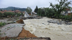 Николай Тонев подпомага парично пострадалите от наводнението през септември