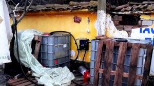 Две нелегални бензиностанции разкриха служители на Митница Русе