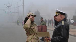 Военният министър и кметът на Казанлък посрещнаха 17 рота от