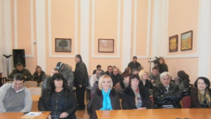 Мая Манолова с подаръци за кметовете и кметските наместници