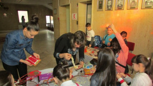 Детска коледна работилница отвори врати в сградата на Община Г