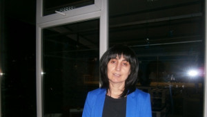 Силвия Велкова изготвя деловодна справка по електронен път за улеснение