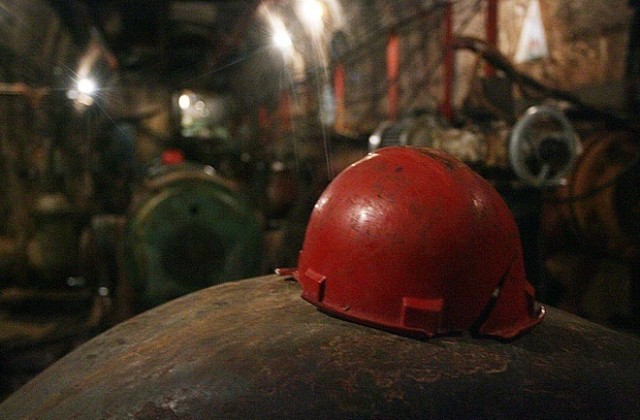 Миньори протестират под земята заради неизплатени заплати