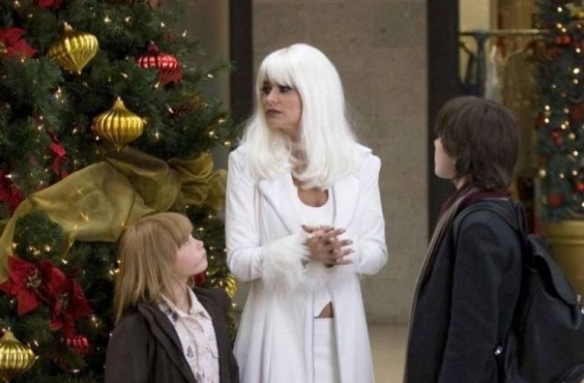 Пълна чанта с пари за покупки по Коледа