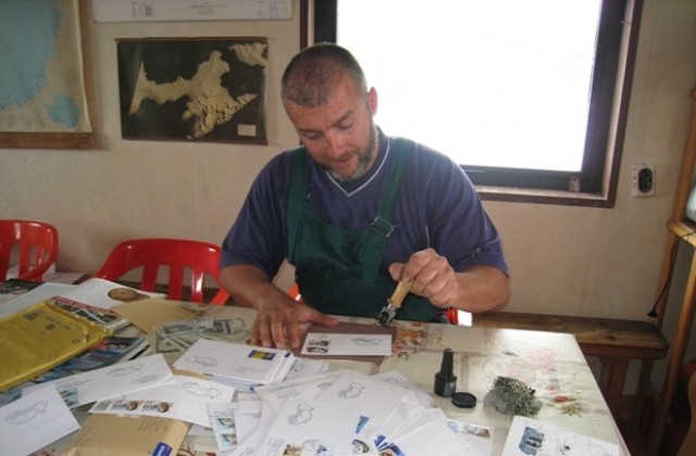 Клон на Български пощи работи накрая на света