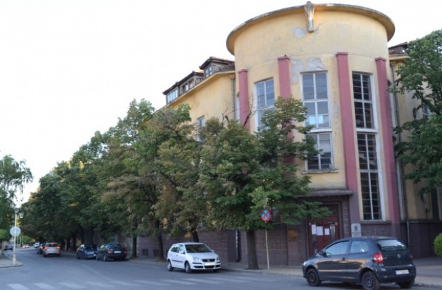 Местят общинската библиотека в Казанлък