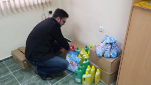 Евродепутат и младежи от ГЕРБ помагат на пострадалите в Нова