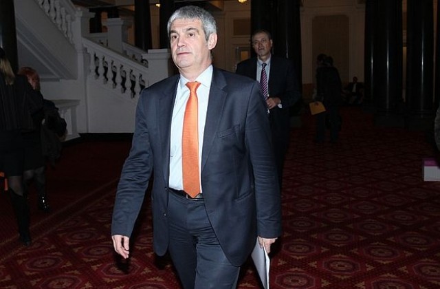 КНСБ зове депутатите да дадат избор на категорийните работници за ранната пенсия