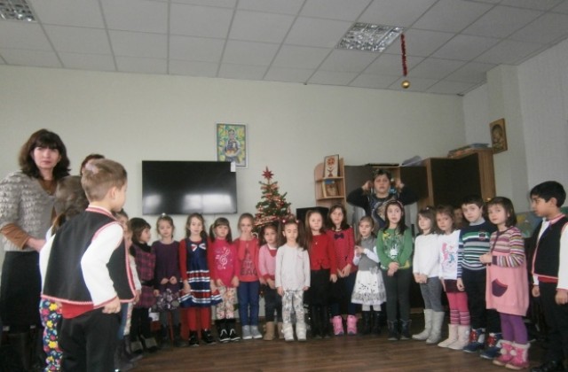 ОДЗ Славейче с коледна изненада за Дома за възрастни с физически увреждания Ильо Войвода