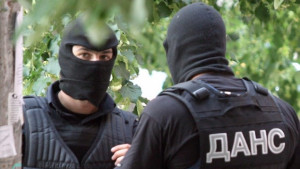 Двама братя са задържани след акция на ДАНС