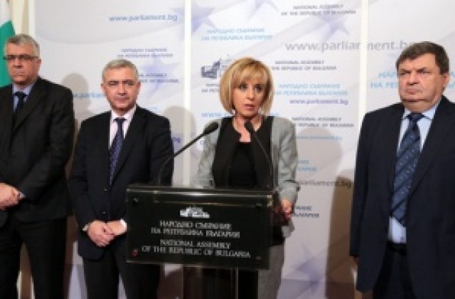 Мая Манолова: Цецка Цачева се изживява като главен прокурор