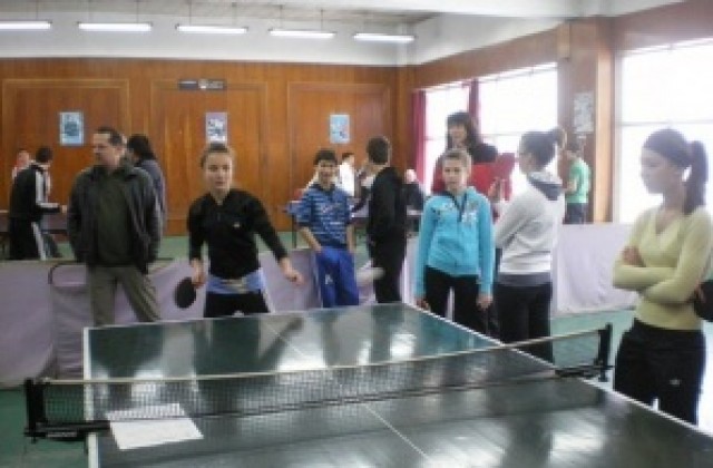 Коледен турнир по тенис на маса в Кюстендил
