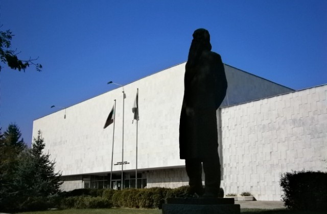 45 художници с 83 творби на Коледна изложба в Кюстендил