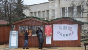 Младежки коледности радват добричлии
