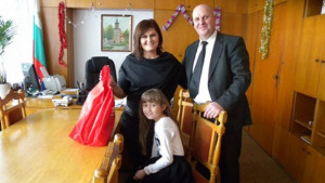 Коледни подаръци за децата на загинал полицай от Лом