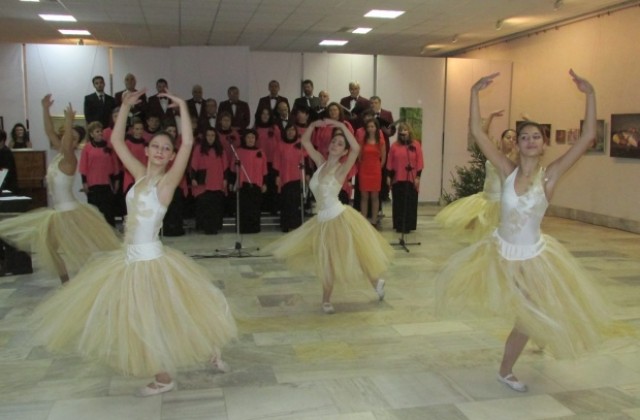 Коледно настроение подариха на горнооряховчани Славянско единство и Грация