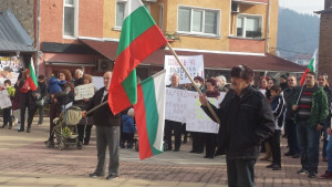Устовци протестираха за половин час на главния път за Пловдив