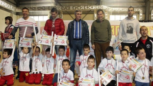 Наградиха малки футболисти