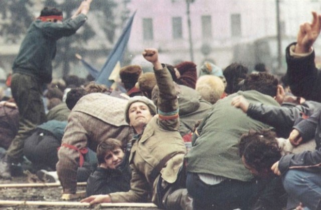 На 22 декември пада комунистическият режим в Румъния