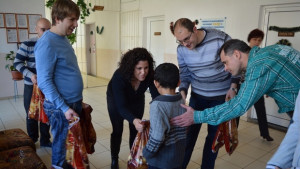 Младежкото обединение на БСП с дарение в Дома за деца