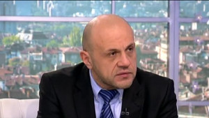 Вицепремиерът Дончев призна че решението за парите в частните фондове